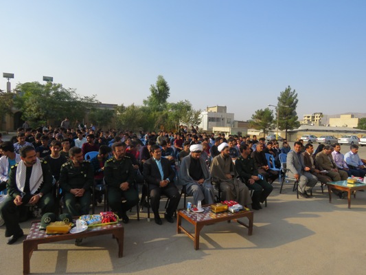 دانش آموزان شهر ایلام در قالب اردوهای راهیان نور، به مناطق عملیاتی اعزام شدند