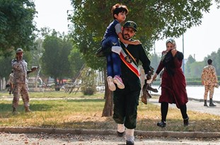 ملت در برابر تهدیدات امنیتی با احدی مماشات نخواهد کرد ملت در برابر تهدیدات امنیتی با احدی مماشات نخواهد کرد