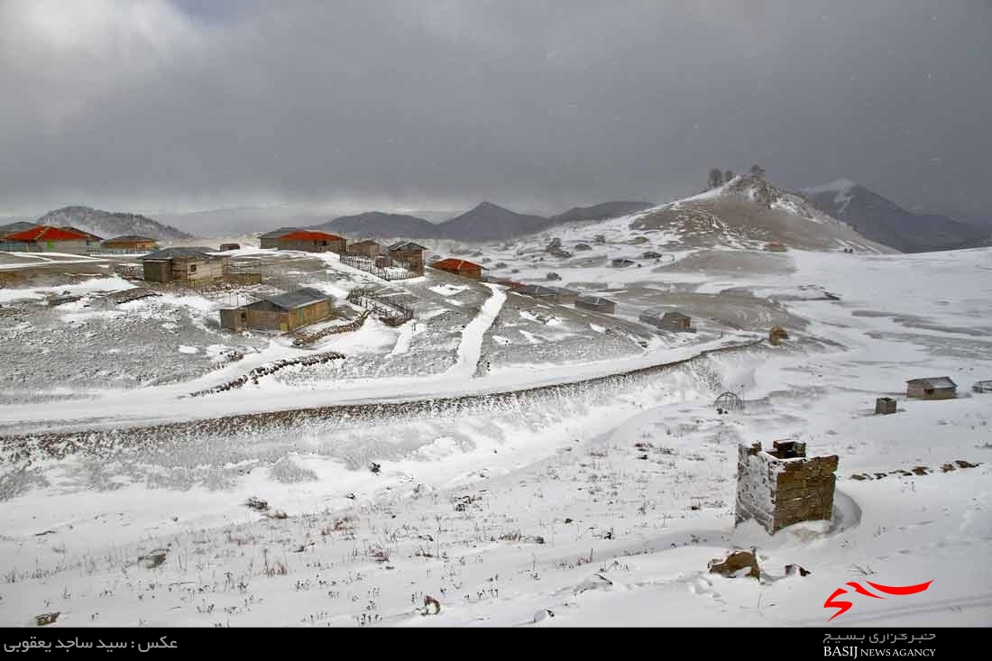 بارش نخستین برف پاییزی در گردنه الماس استان اردبیل