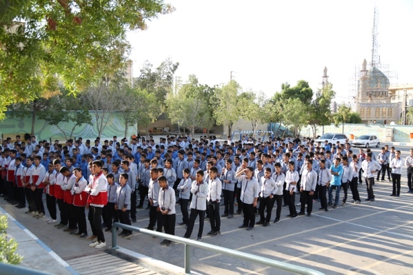 مانور پدافند غیرعامل در مدرسه شهید پرهیزکار کنگان اجرا شد