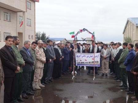 اعزام ۳۰۰ دانش آموز پسر پارس آبادی به مناطق عملیاتی شمالغرب