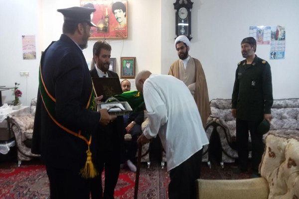 دیدار و تکریم خادمین مسجد جمکران از خانواده‌های شهدای مدافع حرم در کرج