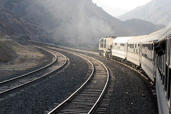 تسریع در روند تکمیل خط راه آهن تهران – همدان مطالبه مردمی است