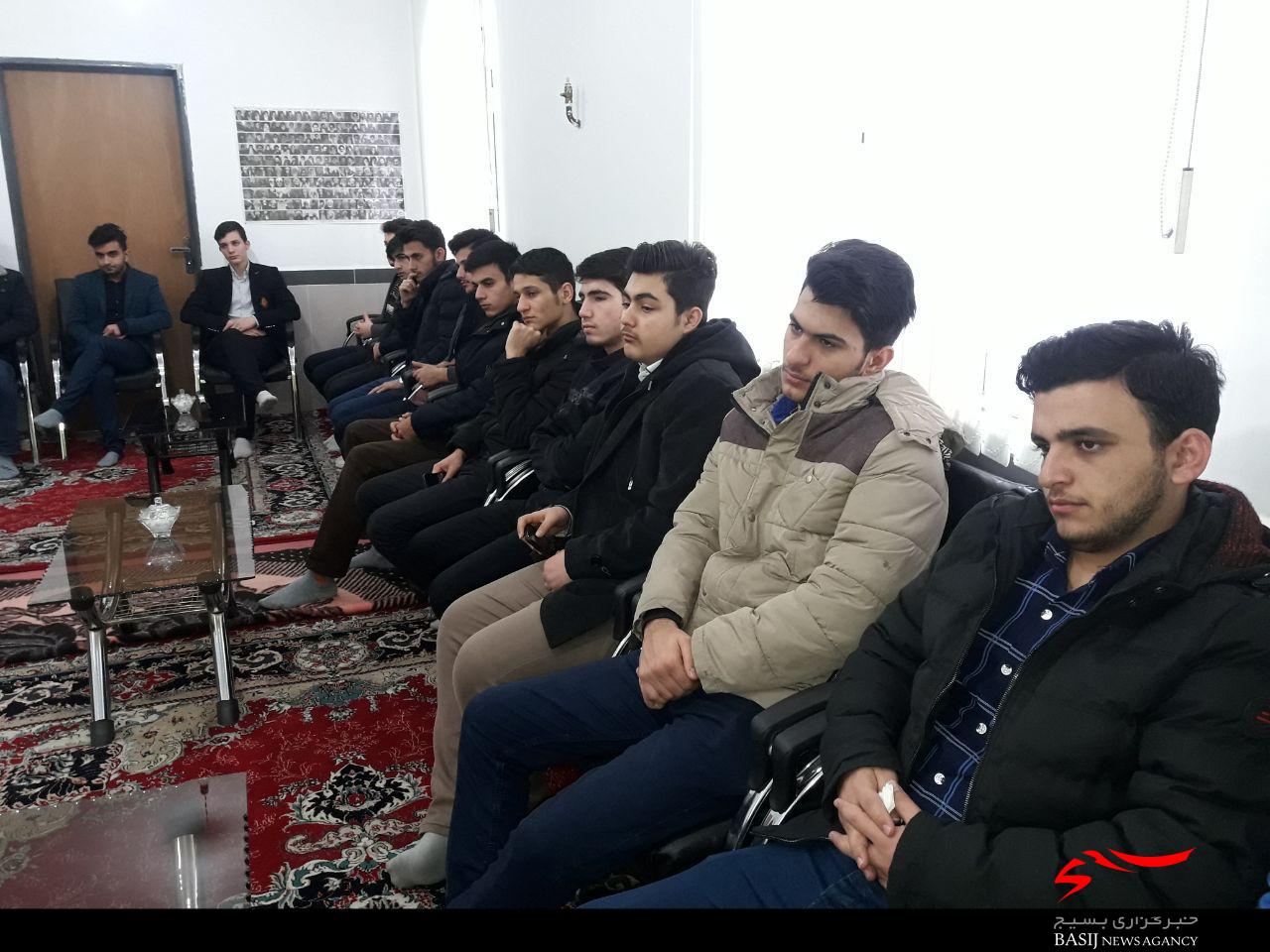 دیدار دانشجو معلمان بسیجی دانشگاه فرهنگیان با امام جمعه شهرستان نیر
