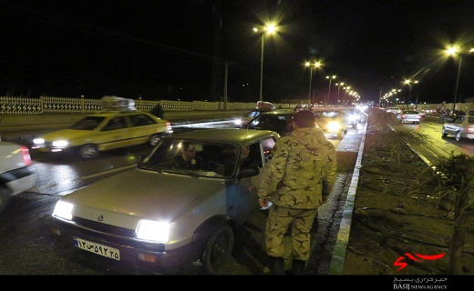 امدادرسانی سپاه ناحیه سمنان به مسافرین در راه مانده جاده ای