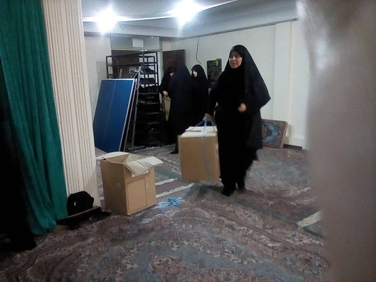 کمک های مردمی سازمان بسیج خواهران سپاه تهران بزرگ به سیل زدگان کشور