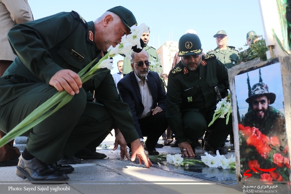 رئیس سازمان بسیج مستضعفین به شهدای اردبیل ادای احترام کرد