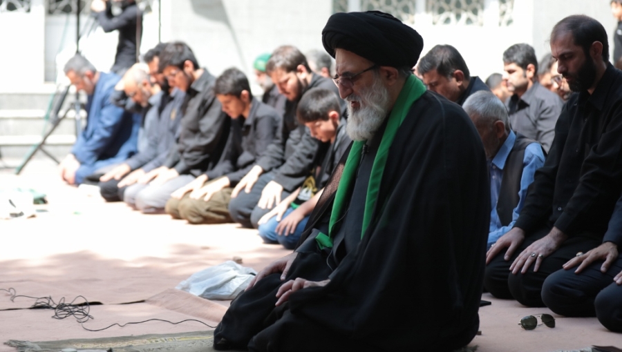 قنوت عاشقی عزاداران حسینی در ظهر عاشورا در کرج