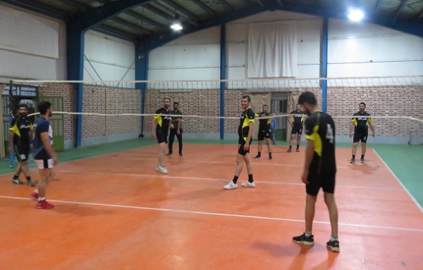 برگزاری مسابقه والیبال بین پرسنل سپاه و ناجا شهرستان انار در هفته نیروی انتظامی