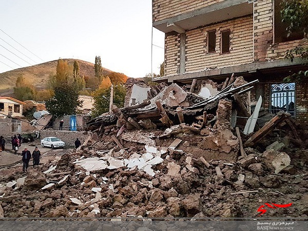 فرمانده کل سپاه دستور گسیل امکانات لازم برای مناطق زلزله زده را داد