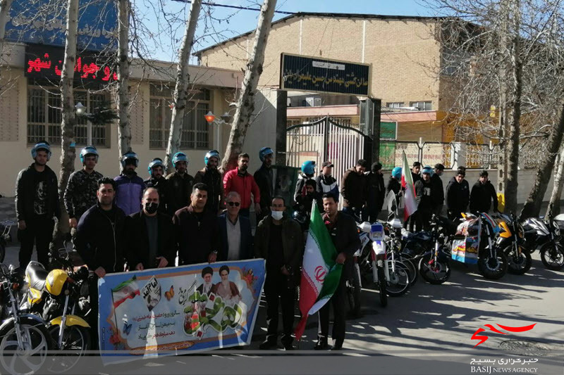 رژه موتور سواران به مناسبت ۱۲ بهمن در نهاوند برگزار شد