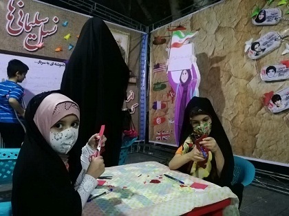 فعالیت جهادی بانوان در نمایشگاه یاد یاران ناحیه شهید بهشتی