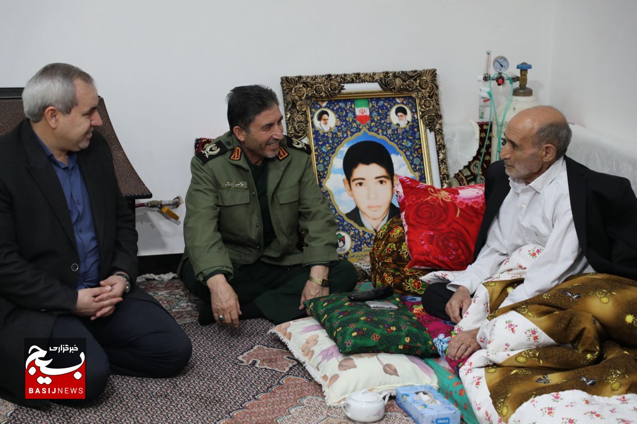 دیدار فرمانده سپاه استان اردبیل با پدر شهید اسدی جلودار