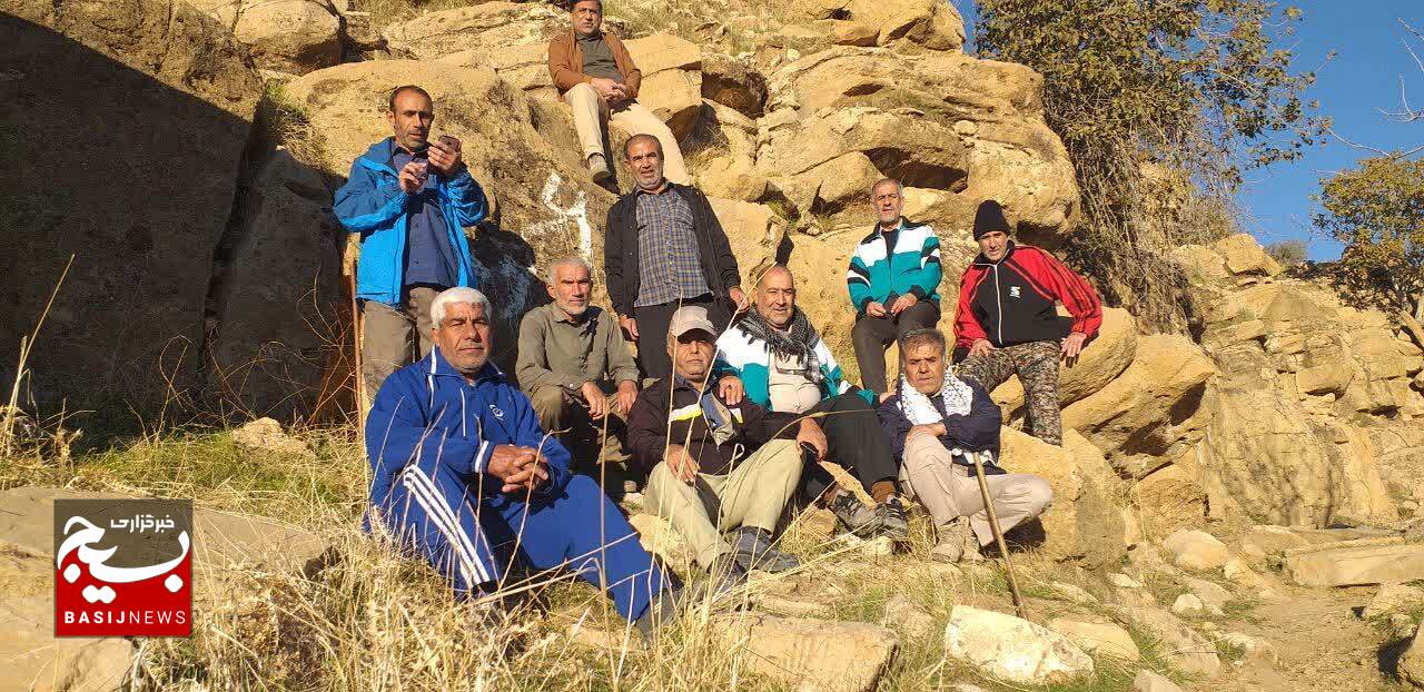 صعود وابستگان سپاه به قله شهرو در شهرستان گچساران