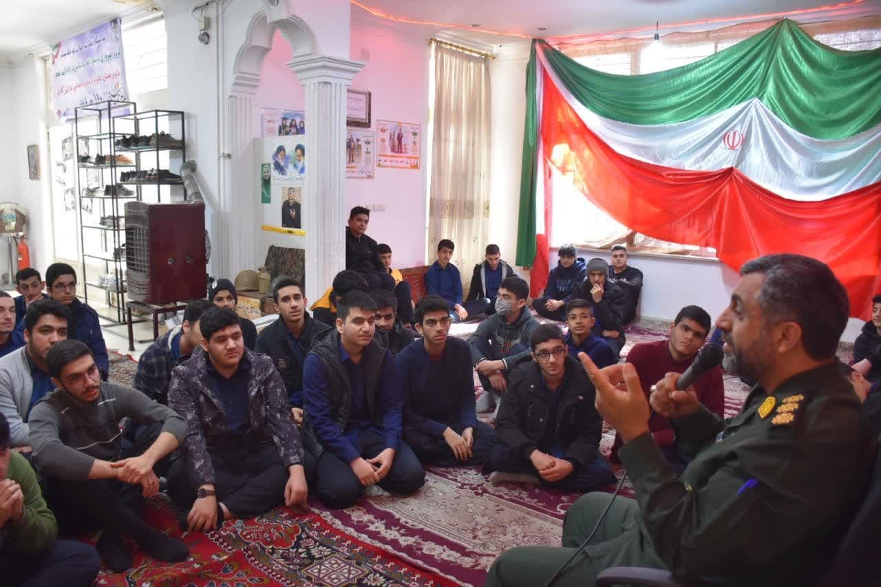 برگزاری جشن پیروزی انقلاب اسلامی و همایش جهاد تبیین در دبیرستان معارف و علوم اسلامی صدرا