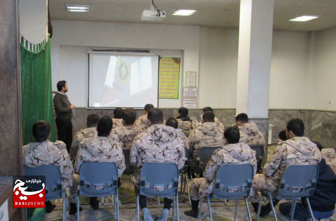کلاس‌های آموزش روخوانی و روانخوانی قرآن کریم سربازان سپاه ناحیه شهرقدس