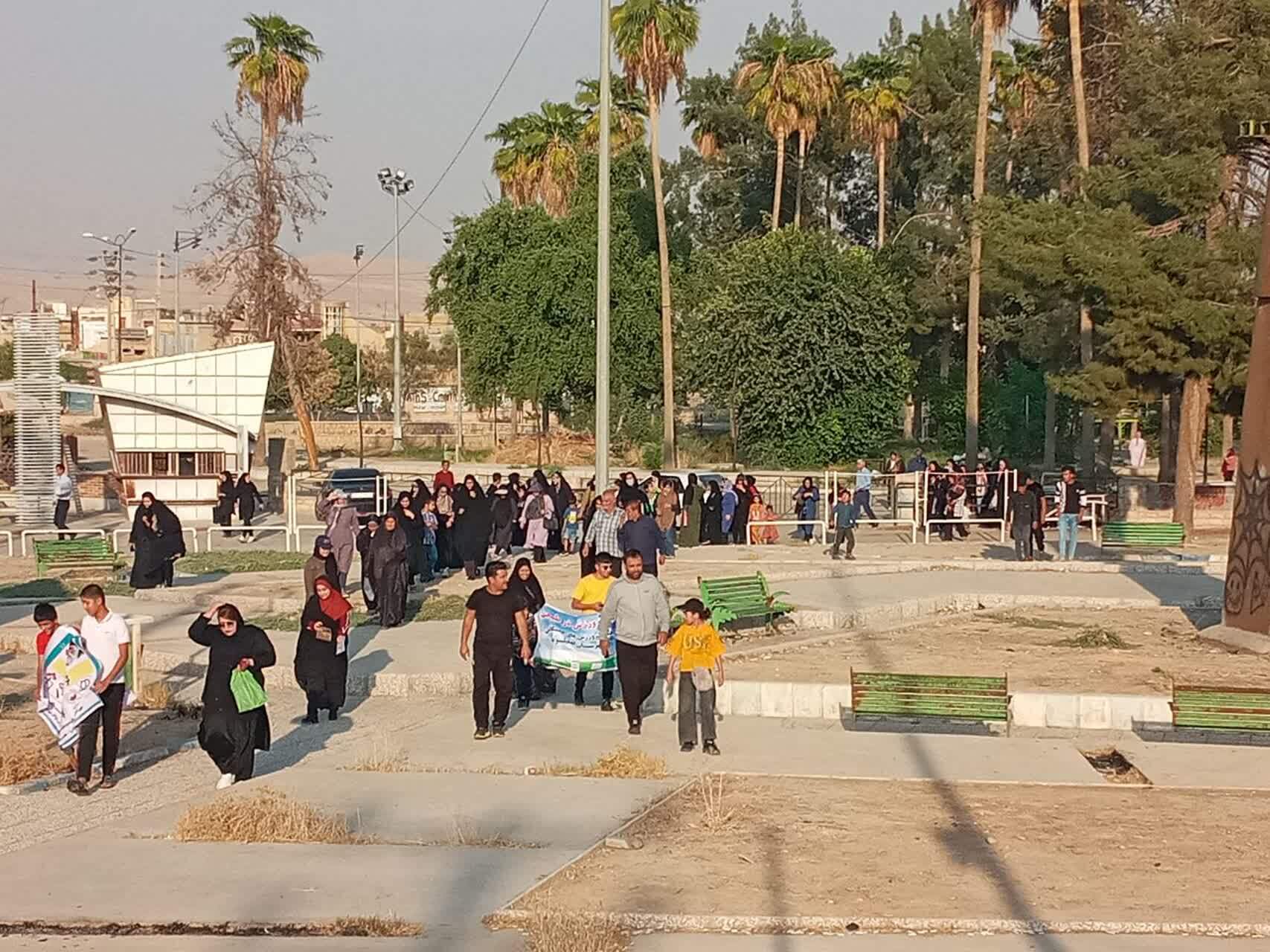 برگزاری همایش پیاده روی عمومی به مناسبت هفته دفاع مقدس در دهدشت
