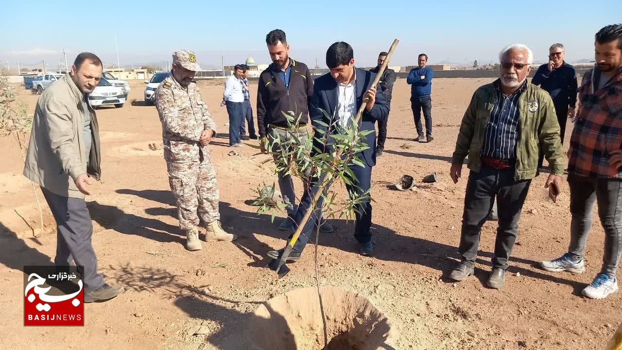 اجرای طرح مردمی کاشت درخت در شهرستان ملارد