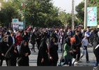 همایش پیاده روی خانوادگی همزمان با سومین روز کنگره سرداران و 2436 شهید چهارمحال و بختیاری در شهرکرد برگزار شد.