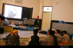 در چهارمین روز حضور گروه جهادی:
پخش انیمیشن در جمع کودکان بخش بزمان