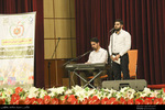 اجرای موسیقی زنده توسط روشندلان در مراسم روز جهانی داوطلبان و سفیران سلامت در اردبیل