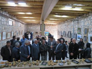 آیین گشایش نمایشگاه آثار تجسمی هنرمندان شهرستان نطنز در هنرسرای قلم برگزار شد