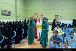 اجرای برنامه توسط دختران در مراسم جشن میلاد حضرت زهرا(س) در شهرستان میرجاوه 