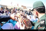 توزیع ۲۵۰۰ بسته لوازم التحریر بین دانش‌آموزان روستای ساق زاوه با حضور سردار نظری