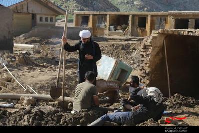 خدمت‌رسانی موکب متوسلین به حضرت زهرا(س) کرج در مناطق سیل‌زده خوزستان+تصویر‌
