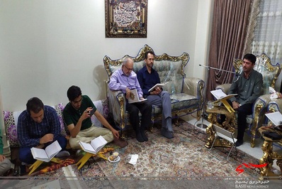 چهارمین سالگرد ازدواج بهانه‌ای برای انس با قرآن در شهرستان فردیس شد + عکس