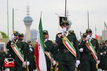 رژه گرامیداشت روز ارتش در اصفهان