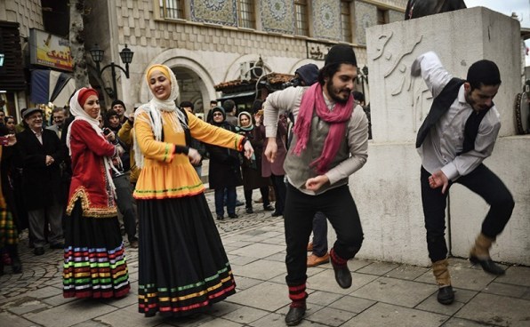 جشنی به نام روز رشت، به کام دشمنان اسلام