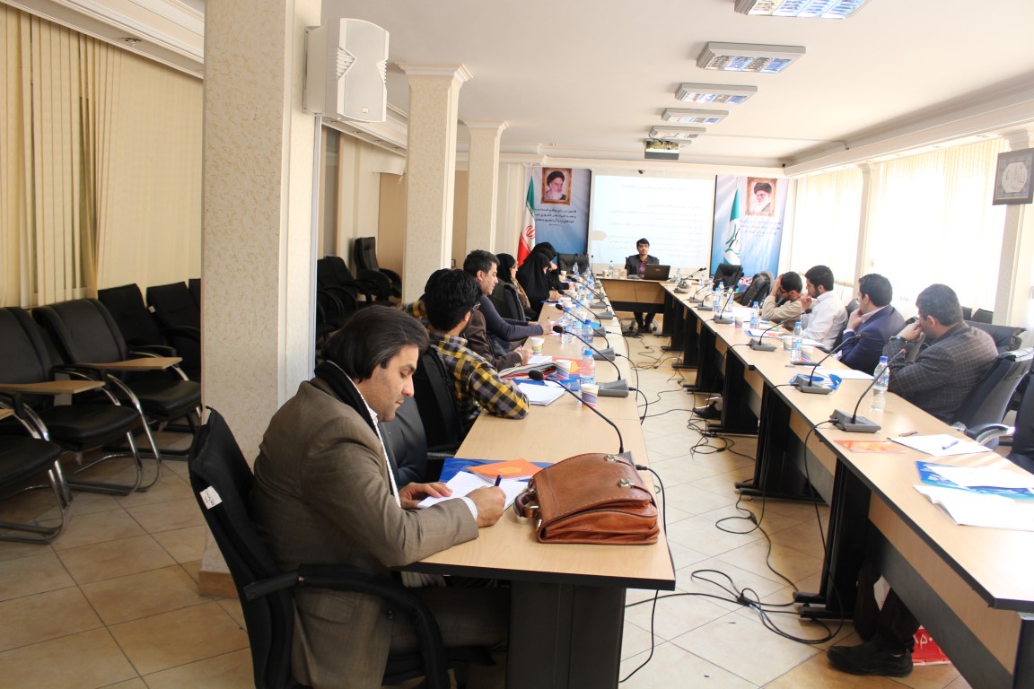 کارگاه های آموزشی با عناوین «بررسی نظارت بر انتخابات» و «آشنایی با قانون مجازات اسلامی جدید و تحولات ناظر بر آن»  برگزار شد.