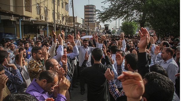 تشییع پیکر شهید مدافع حرم در اهواز