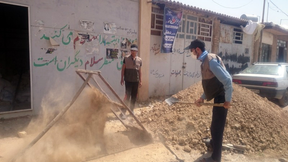 اولین کتابخانه روستای شهید آباد با تلاش گروه جهادی تکمیل شد