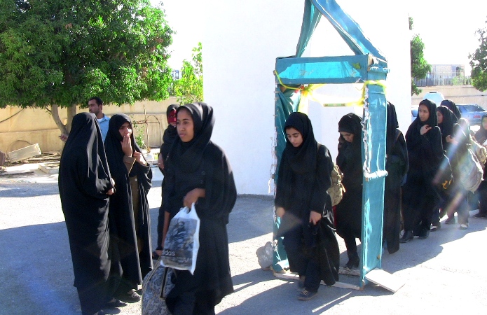 اعزام 43نفر از بسیجیان خواهر عضو حلقه های صالحین روستای تیرور به مشهد مقدس