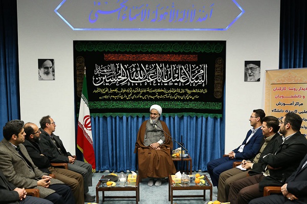 ایمان و عمل انسان را به حیات طیبه می‌رساند