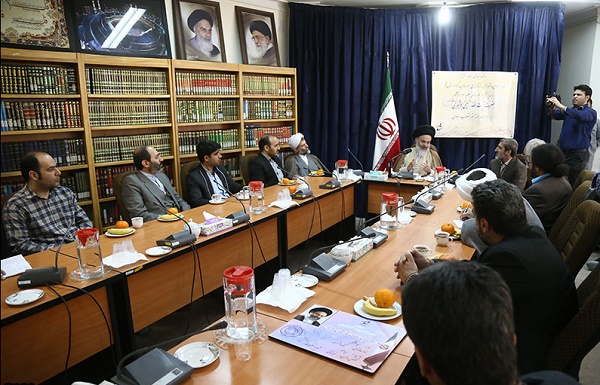 نباید با تنگ‌نظری‌ها به علاقمندان هنر دینی دست رد بزنیم