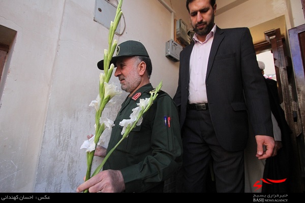 بيت امام خميني(ره) در قم گلباران شد