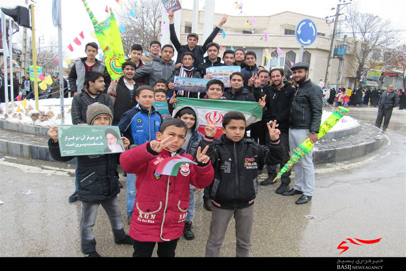 حضور گسترده مردم قروه درجزین در راهپیمایی 22 بهمن