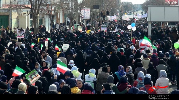 خروش مردم تاکستان در راهپیمایی 22 بهمن