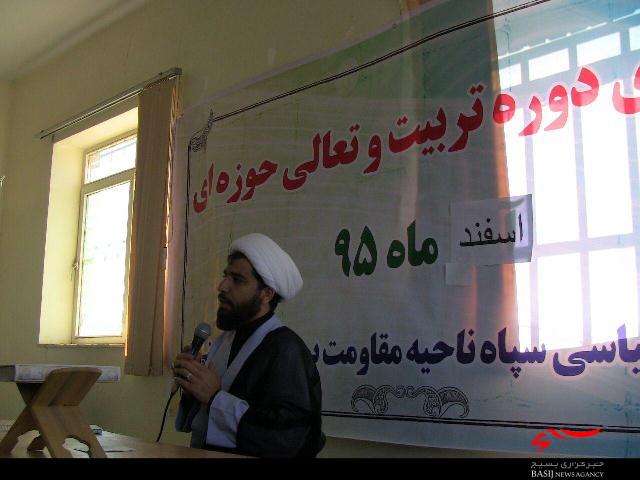 تلاش دشمن برای دور کردن مردم از ولایت فقیه+تصاویر