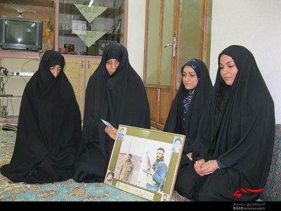 دیدار بسیجیان حوزه حضرت زهرا(س) با خانواده های چهار شهید انقلاب و دفاع مقدس دیدار بسیجیان حوزه حضرت زهرا(س) با خانواده های چهار شهید انقلاب و دفاع مقدس