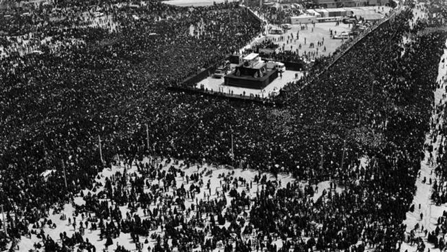 انتظار فرج از نيمه خرداد كشم / سالها مى گذرد حادثه ها مى آيد انتظار فرج از نيمه خرداد كشم / سالها مى گذرد حادثه ها مى آيد