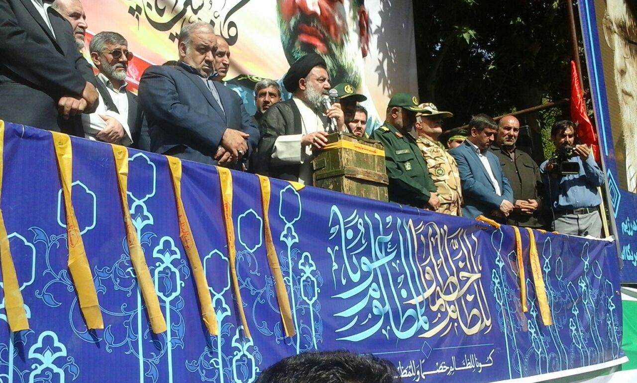 تصاویری از وداع مردم خرم آباد با شهید مدافع حرم