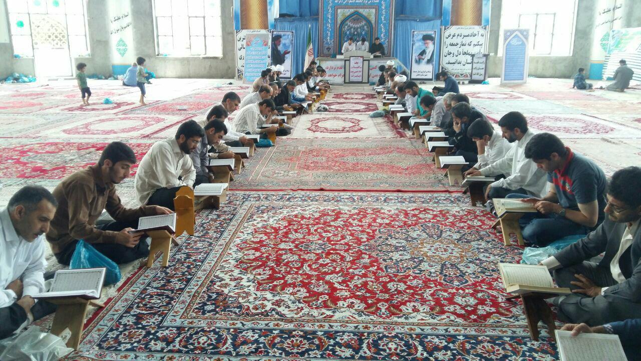 گزارش تصویری از محفل قرآنی پیش از نماز جمعه دلفان