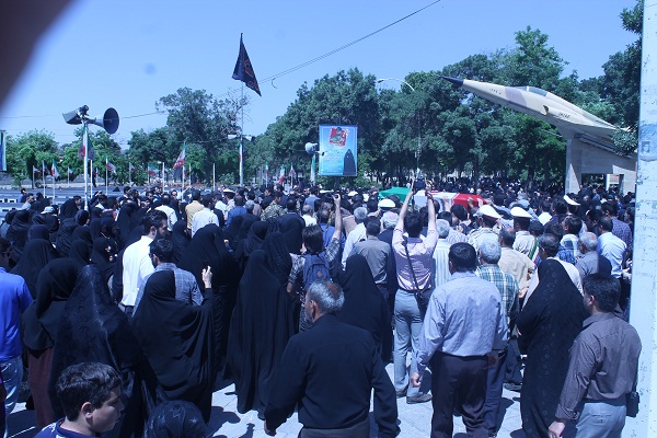 گزارش تصویری/مراسم تشییع همسر شهید بابایی در قزوین برگزار شد