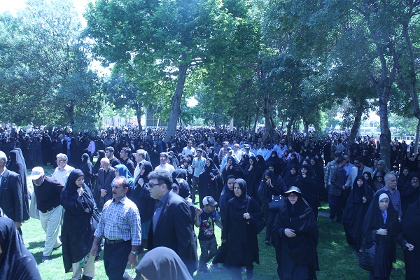 گزارش تصویری/مراسم تشییع همسر شهید بابایی در قزوین برگزار شد