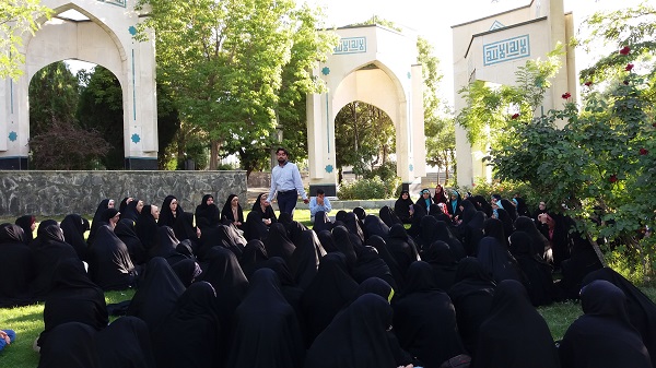 دیدار دانش آموزان از گلزار شهدای همدان