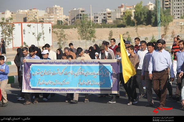 همایش پیاده‌روی خانوادگی در قم برگزار شد / تقدیر از قمی‌های ورزش‌دوست در جمکران